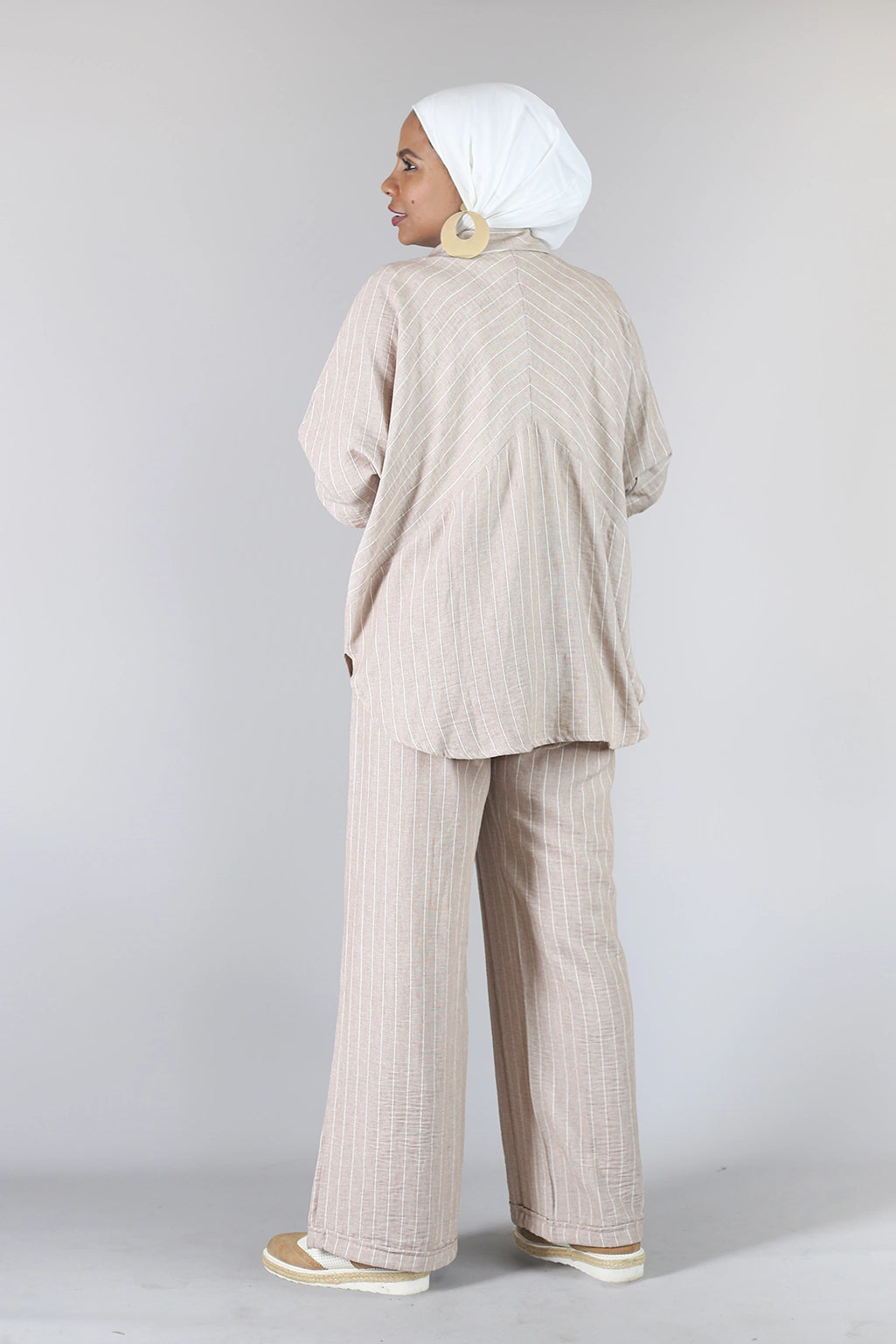 طقم لينن رملي